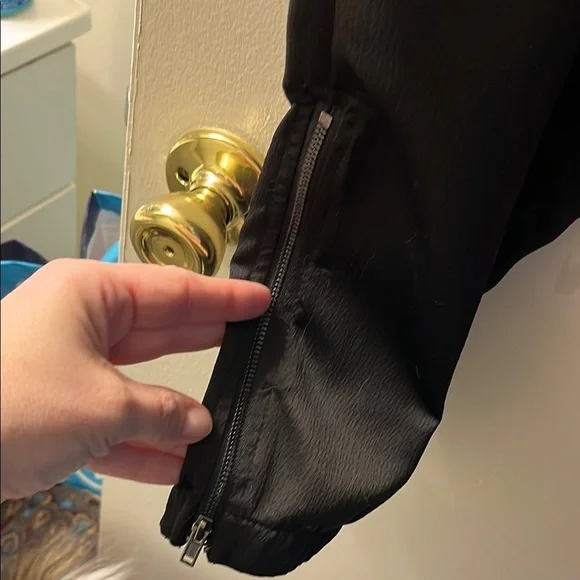 Women’s  Black Cargo Pants​​​ - Picture 4 of 4